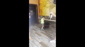Funny dad doesn't bother his brain as daughter tries to make him guess that she's pregnant