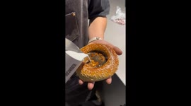 Young innovator merges traditional Uyghur bread and modern coffee art in China