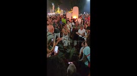 Heartwarming proposal at Thai lantern festival