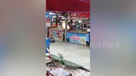 Fire engulfs vendor's stall in Thai market