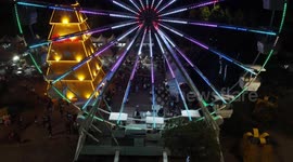 imagens aéreas da arvore de Natal da bauducco e da roda gigante no bosque maia em Guarulhos São Paulo Brasil