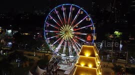 imagens aéreas da arvore de Natal da bauducco e da roda gigante no bosque maia em Guarulhos São Paulo Brasil