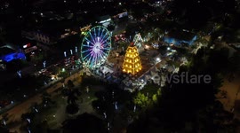 imagens aéreas da arvore de Natal da bauducco e da roda gigante no bosque maia em Guarulhos São Paulo Brasil