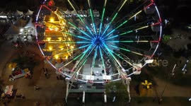 imagens aéreas da arvore de Natal da bauducco e da roda gigante no bosque maia em Guarulhos São Paulo Brasil