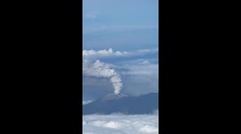 Indonesia volcano erupted: Traveler filming the moment the deadly Mount Marapi erupts from a plane