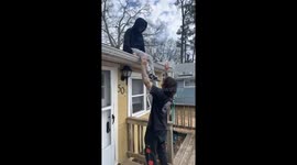 Rescue attempt gone awry: roof fall after friend's risky climb