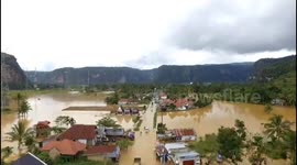 HEAVY RAIN, FLOOD SOAKS VILLAGES, RESCUE TEAM EVACUATES CITIZENS