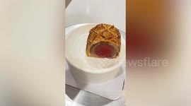 Baker makes hyperrealistic cakes that look like beef Wellington and lobster