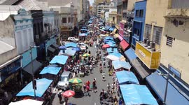 imagens aéreas da rua 25 de março, pessoas vem de todos os lugares do Brasil pra fazer suas compras aqui