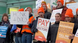 Junior doctors in England  start a three-day walkout over pay