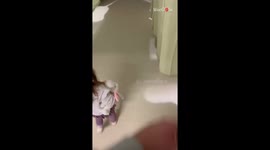 Toddler adorably unlocks her 'big sister' mode during wholesome 1st interaction with baby sister