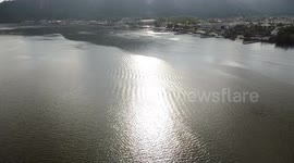 Vista aérea de mata com o mar Pequeno com visão da ponte do Mar Pequeno na Praia Grande em São Paulo