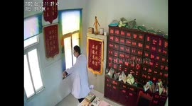 Skilled Traditional Chinese Medicine Practitioner Demonstrates Martial Arts Mastery