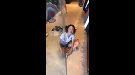 Caught on camera: thief pleads for release inside San Justo clothing store