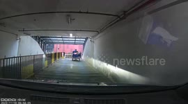 Quick-thinking driver avoids collision with runaway three-wheeler ahead on slope in Shanghai, China