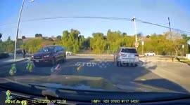 Traffic incident in Guangdong: pedestrian struck at intersection, investigation underway