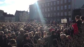 DUPLICATE Footage of thousands of demonstrators outside Iceland's parliament building