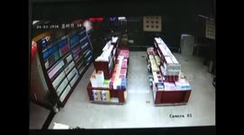 Man hides ten books in trousers and steals them in bookstore