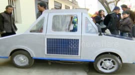重庆 66岁老农两月造出太阳能汽车