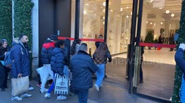Customers rush into Selfridges as it opens for Boxing Day sales