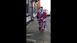 The Grinch steals Christmas Tree... while doing a charity run for veterans!