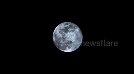 Last Full Moon Of 2023 Dazzles Across Night Sky 4