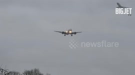 American Airlines flight struggles to land at Heathrow Airport during Storm Gerrit
