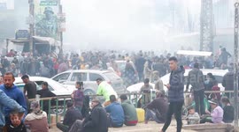 Crowding of displaced people in the streets of Rafah