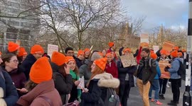 Picket outside St Thomas’ Hospital in London as junior doctors stage longest strike in history