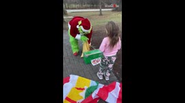 A gripping race against time to craft a gingerbread house for Grinch