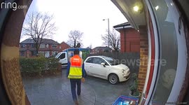 Tesco delivery driver delighted by unique doorbell quiz that earns him generous tip