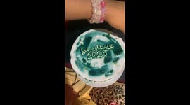 New Years Cake Fail With Unfortunate Message