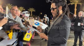Lenny Kravitz greets fans at Palm Springs International Film Festival