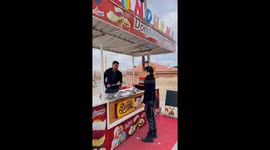 Turkish ice cream seller tricks tourist