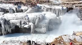 Yellow River at Hukou Waterfall turns crystal clear in China