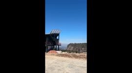 Boss flies on helicopter to deliver meals to workers on mountain in China