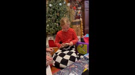 'We Have Matching Phones!' - Girl becomes sister's biggest hype girl following exciting Christmas surprise