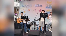 Pet cat joins band performance