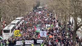 Tens of thousands of people march in London in solidarity with Palestine