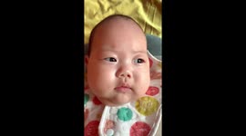 Baby falls asleep while father sings traditional Chinese song