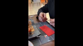 Clever Trick for People Who Struggle With Chopsticks