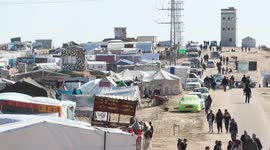 Gaza refugees retreat to tent city just metres from Egyptian border