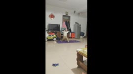 Adorable Chinese girl nails spot-on imitation of TV athletes lifting weights