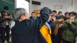 Lecturer hypnotizes student at university in China