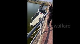 Car smashes through barrier into lake amid turn misoperation in China