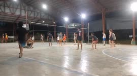 Earthquake hits volleyball game in the Philippines