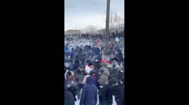 Mass riots erupt in Baymak, Russia after extremist's sentencing