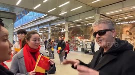 Chinese tourists order pianist to stop live-streaming his performance in London