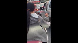 Clingy gecko holds onto girl's hoody as she rides motorcycle