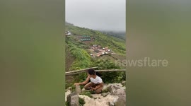 Hikers hold onto rocks as windstorm batter mountain peak